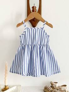 SHEIN Vestido de niña bebé de verano con tirantes finos, decorado con rayas y gran lazo - Azul - Ver 2