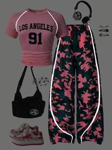 SHEIN 这款两件套青少年女童套装包含休闲百搭的T恤和宽松长裤。T恤正面印有英文和数字图案，并配有反光条。非常适合散步、购物、学校郊游和日常休闲穿着。可搭配外套或马甲。 - 粉色 - 查看 4