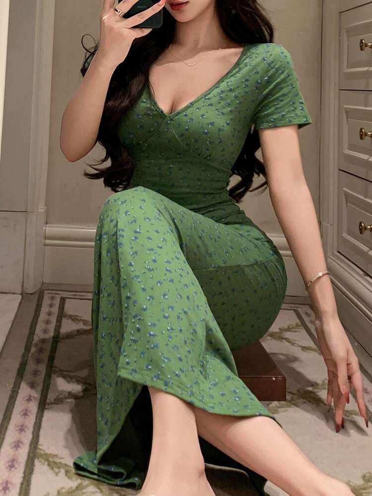 DAZY V-Neck Ditsy Floral Fitted Summer Nightgown, Women Sleepwear Dress - Green - View 6