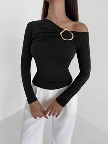 Aloruh Women's Autumn/Winter Metallic Decor Oblique Shoulder Fitted T-Shirt - Black - View 4