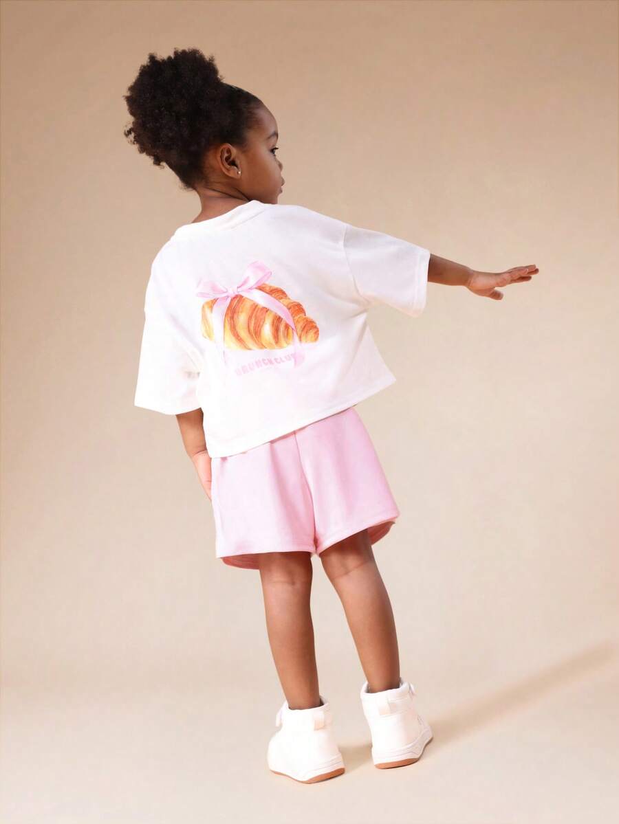 SUMWON مجموعة قميص وشورت للبنات من سومون بطباعة الكرواسون، كم قصير وياقة طاقم، مقاس كبير، ملابس صيفية كاجوال قطعتين للعطلات - وردي - مشاهدة 1