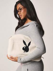 Missguided x Playboy 毛绒绒的雪帕笔记本电脑包，带有兔子标志，冬季柔软毛绒电脑包，舒适的人造毛皮科技保护套 - 白色 - 查看 3