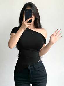 DAZY Camiseta ajustada de cuello asimétrico de unicolor minimalista para uso diario y casual, verano - Negro - Ver 3
