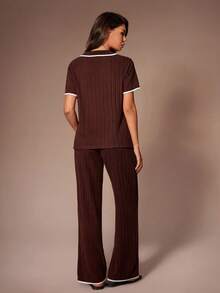 SHEIN Bộ đồ ngủ nữ 2 món gồm áo cổ bẻ, áo tay ngắn và quần dài, kiểu dáng ngọt ngào và thanh lịch, thích hợp cho mùa xuân/thu. - Cà phê nâu - Xem 3