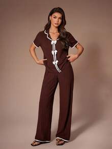 SHEIN Bộ đồ ngủ nữ 2 món gồm áo cổ bẻ, áo tay ngắn và quần dài, kiểu dáng ngọt ngào và thanh lịch, thích hợp cho mùa xuân/thu. - Cà phê nâu - Xem 4