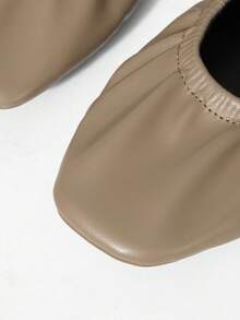 Mnmlis 小巧香氛时尚芭蕾平底鞋，适合春夏穿着，平底一体式设计，柔软鞋底，白色真皮材质，是圣诞节的理想之选。 - 淺卡其 - 查看 4