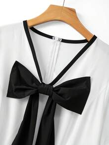 GlowEve CURVE Vestido de línea A con cuello redondo, bloque de color y decoración de lazo para mujer talla grande, elegante y versátil para uso casual, trabajo y fiesta - Blanco y Negro - Ver 3