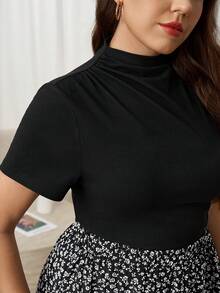 SHEIN LUNE 大码女式纯色短袖T恤搭配碎花迷你裙休闲套装，黑色碎花衬衫，情人节生日礼物，适合女性生日外出、优雅度假等场合，黑色休闲优雅款 - 彩色 - 查看 13