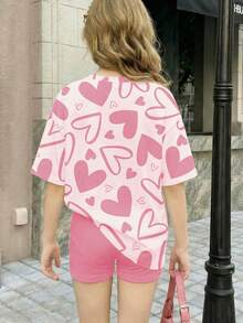 SHEIN 两件套时尚爱心印花休闲短袖T恤和短裤套装，适合年轻女孩，四季皆宜