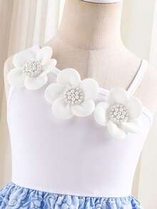 SHEIN 女童白色3D立体花朵与天蓝色印花连衣裙，优雅、时尚、可爱、舒适、简约，适合派对、郊游、度假、休闲娱乐等场合。 - 彩色 - 查看 3
