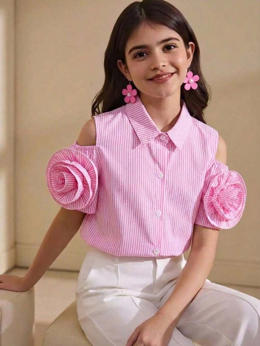 Áo sơ mi nữ kẻ sọc dọc, trễ vai, cổ bẻ, cài một hàng cúc, tay áo trang trí hoa 3D, kiểu dáng ngọt ngào và dễ thương dành cho bé gái tuổi teen. - Hồng - Xem 1