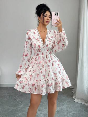 Rafferiza 雪纺印花玫瑰蕾丝拼接V领腰带迷你长袖连衣裙