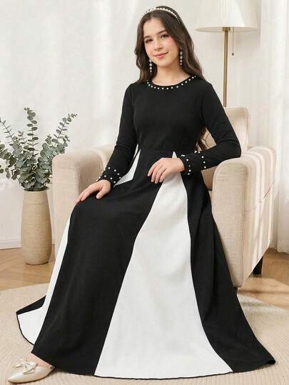 Klassisk svart & vit elegant långklänning för tonårsflicka, med pärldekor på halsringning och manschetter, klänning med vit veckad kjol, lämplig för sammankomster, fester, utflykter