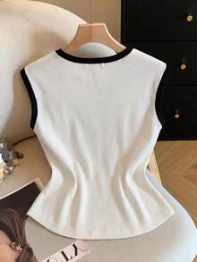 Lyxana Elegante moda de verano Nueva camiseta corta de mujer de punto de 2 en 1 con contraste de blanco y negro, cuello cuadrado, sin mangas, lentejuelas, lazo y botón de metal en forma de rosa, adecuada para fiestas, vacaciones, Navidad, Halloween, citas, versátil para el trabajo y el ocio - Blanco - Ver 2