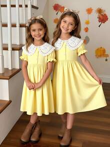 SHEIN Vestido amarillo de estilo princesa francés dulce para niñas jóvenes, hecho de tela suave con sensación ligera y fluida, decorado con cuello de encaje, acentos de botones blancos, mangas con volantes, cintura plisada para una silueta ajustada, diseño fluido y fresco, vestido de manga corta, adecuado para ocasiones casuales de primavera/verano como parque, picnic, salida familiar, escuela, ligero - Amarillo - Ver 3
