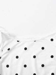 SHEIN Girlism 青少年女孩白色針織休閒極簡波點印花緊身蝴蝶結裝飾短版上衣，適合春夏季，休閒個性穿搭，日常穿著可愛上衣，附裙泳裝波點泳裙波點泳衣波點上衣 S 碼夏季可愛上衣泳衣波點 - 黑與白 - 查看 3