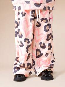 SUMWON 幼儿豹纹连帽衫和运动裤套装，带爱心图案，长袖舒适运动服