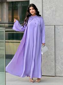 Al Najma 女士彩色水钻装饰立领长袖优雅阿拉伯风格连衣裙 - 紫色 - 查看 3