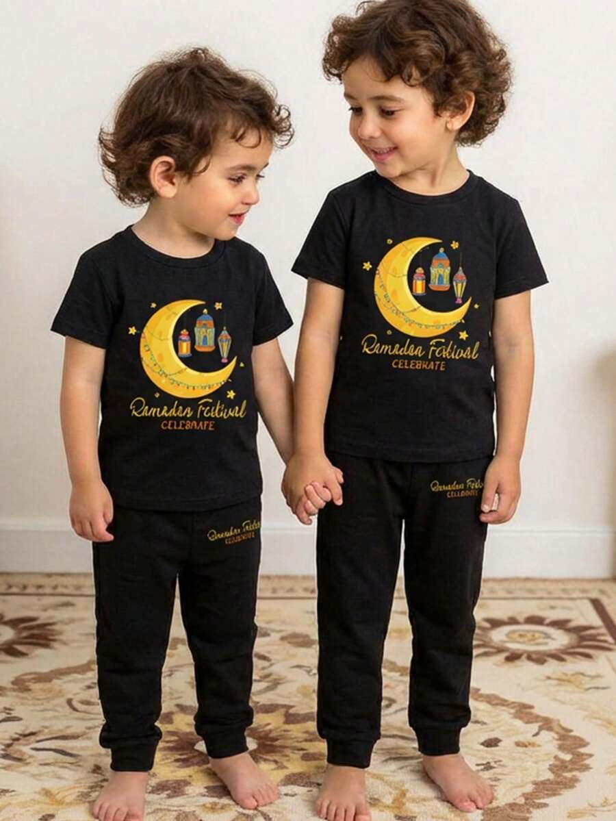 SHEIN Bộ đồ 2 món cho bé trai/thiếu niên: Áo thun ngắn tay cổ tròn phối màu tương phản, in họa tiết, và quần jogger dệt kim. - màu đen - Xem 1