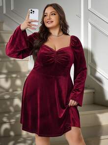 SHEIN CURVE+ 大码女式深绿色复古方领蕾丝胸褶喇叭袖丝绒连衣裙 - 酒紅色 - 查看 3