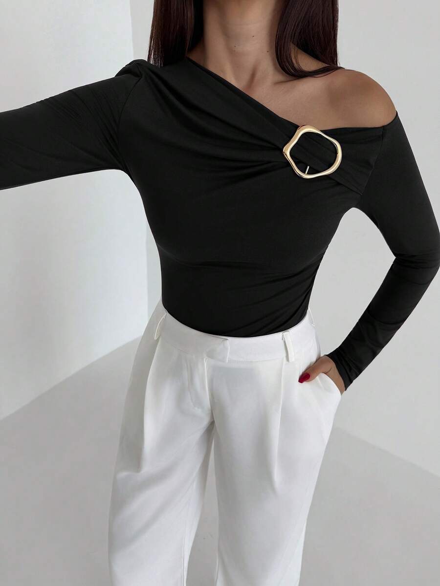 Aloruh Women's Autumn/Winter Metallic Decor Oblique Shoulder Fitted T-Shirt - Black - View 1