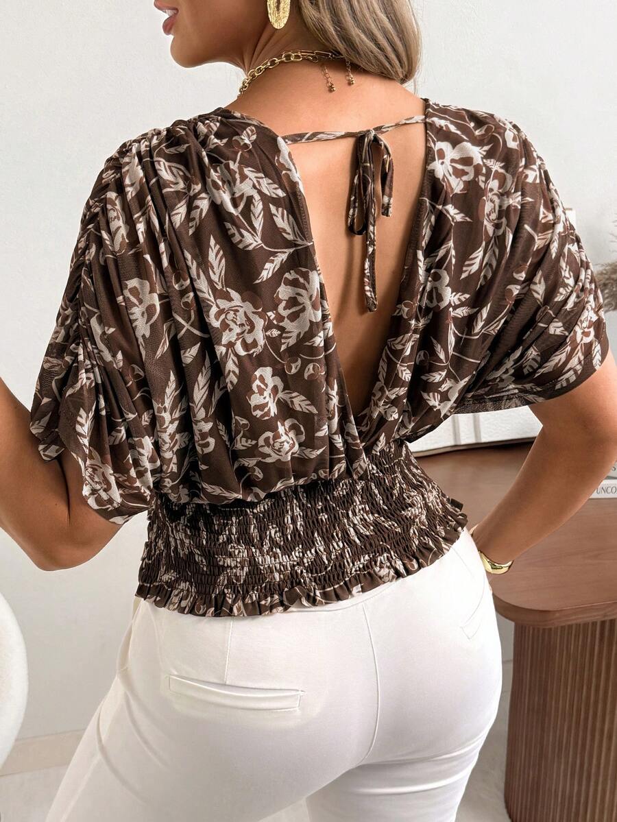 Ceyna Áo thun nữ cỡ lớn chất liệu vải lưới in họa tiết co giãn, lót dệt kim, cổ chéo nhún bèo, vai nhún, tay áo rủ, eo xếp ly, dây rút phía sau, gấu áo xếp nếp, thích hợp cho các buổi đi chơi, kỳ nghỉ, đi làm, phong cách thường ngày, lãng mạn, cổ điển, tối giản, đa năng, tiệc trà chiều, hẹn hò, đám cưới, mùa xuân/hè. - Cà phê nâu - Xem 1