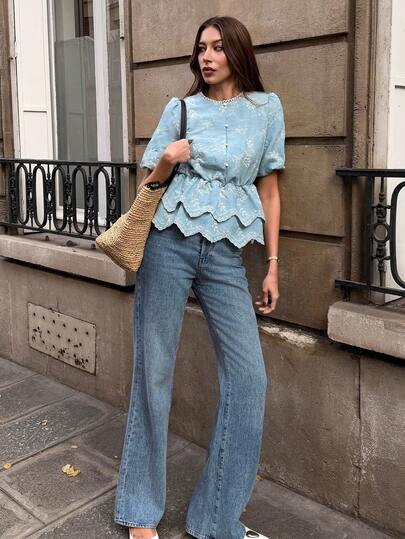 SHEIN PariChic Blusa de mujer de manga corta color azul suave - Cuello redondo con adorno de encaje, bordado floral, dobladillo con volantes de doble capa que estilizan la cintura: una prenda esencial, elegante y sencilla