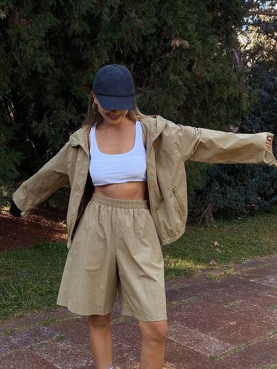 Livesso 女士户外休闲宽松连帽外套和短裤两件套，轻便街头风，刺绣字母图案，适合春、夏、秋季穿着