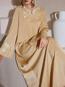 Al Najma 时尚贴花V领宽松优雅连衣裙 - 卡其色 - 查看 8