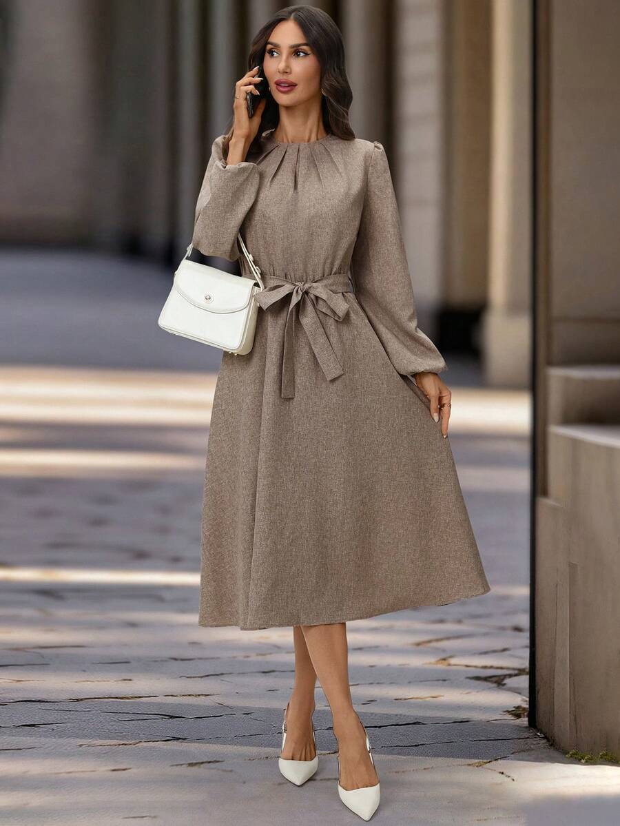 Editum 女士休闲圆领灯笼袖褶裥长袖连衣裙，适合秋冬季节穿着。 - 卡其色 - 查看 1