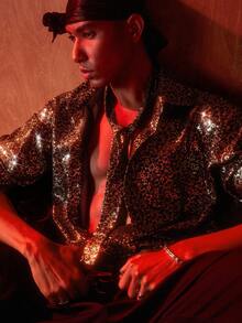 AKNOTIC Business Casual 黑色底金色箔片前扣优雅长袖衬衫男士图案衬衫男士长袖衬衫男士纽扣衬衫 Jackpot 男士闪亮衬衫 Sumwon 男士亮片衬衫 Old Money - 黑色 - 查看 2