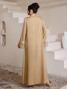 Al Najma 时尚贴花V领宽松优雅连衣裙 - 卡其色 - 查看 5