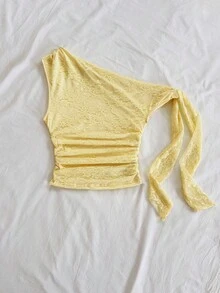 Soleia 女款淺黃色不對稱單肩綁帶上衣，優雅夏季度假波希米亞風飄逸修身蕾絲上衣，適合派對與音樂節 - 黃色 - 查看 3