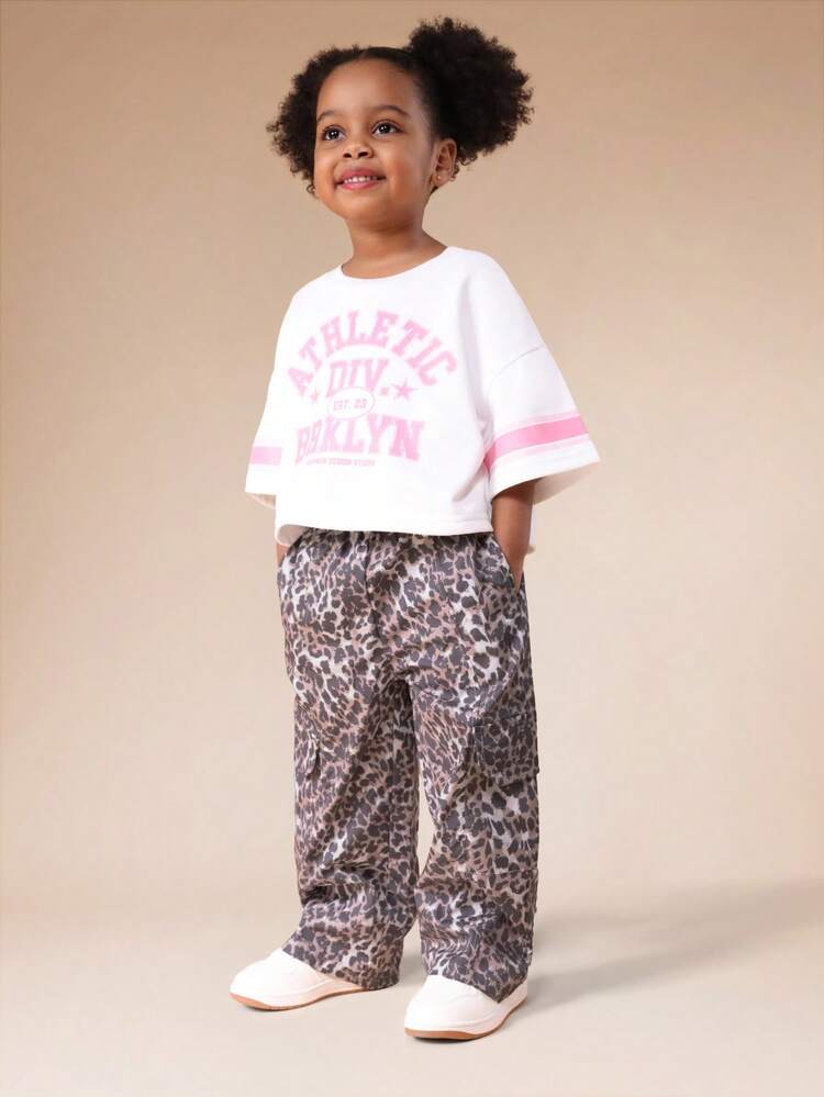 Krótki T-shirt ze spodniami w panterkę