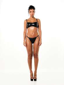 SUMWON WOMEN Sujetador balconette de piel sintética negra con tirantes ajustables, colección de lencería y ropa interior - Negro - Ver 3