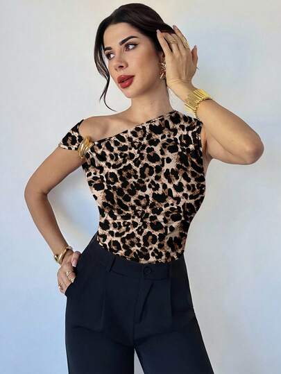 Firerie Camiseta asimétrica de mujer con decoración metálica y estampado de leopardo, elegante y casual, adecuada para salidas, fiestas y otras ocasiones