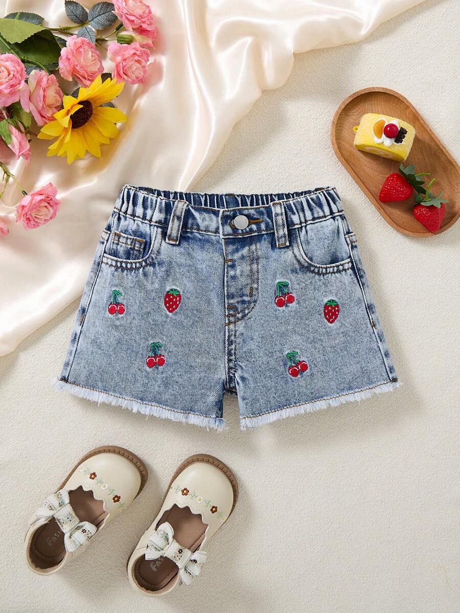 SHEIN Quần short denim xanh thêu cherry và dâu tây phong cách boho dễ thương mềm mại thời trang casual mới cho bé gái, mặc hàng ngày mùa xuân/hè, streetwear, đi biển nghỉ dưỡng, boho mùa hè, casual, short thanh lịch cho bé gái, short cho trẻ chập chững, short cho bé gái 4 tuổi, short mùa hè, short casual, short cherry, short dâu tây - Rửa nhẹ - Xem 1