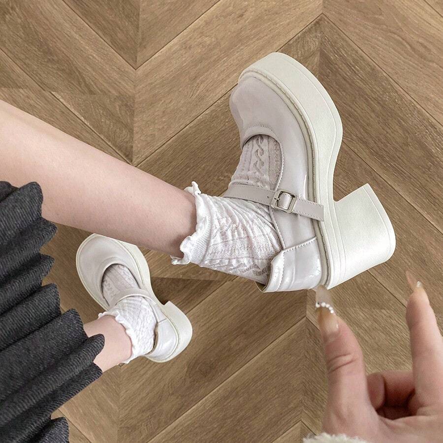 Zapatos de tacón alto de cuero para mujer de estilo japonés, modelos con tacón grueso. Zapatos retro de suela gruesa que aumentan la estatura, novedades de primavera/otoño. Zapatos Mary Jane para mujer. Mocasines para mujer. - Beige + calcetines - Ver 1