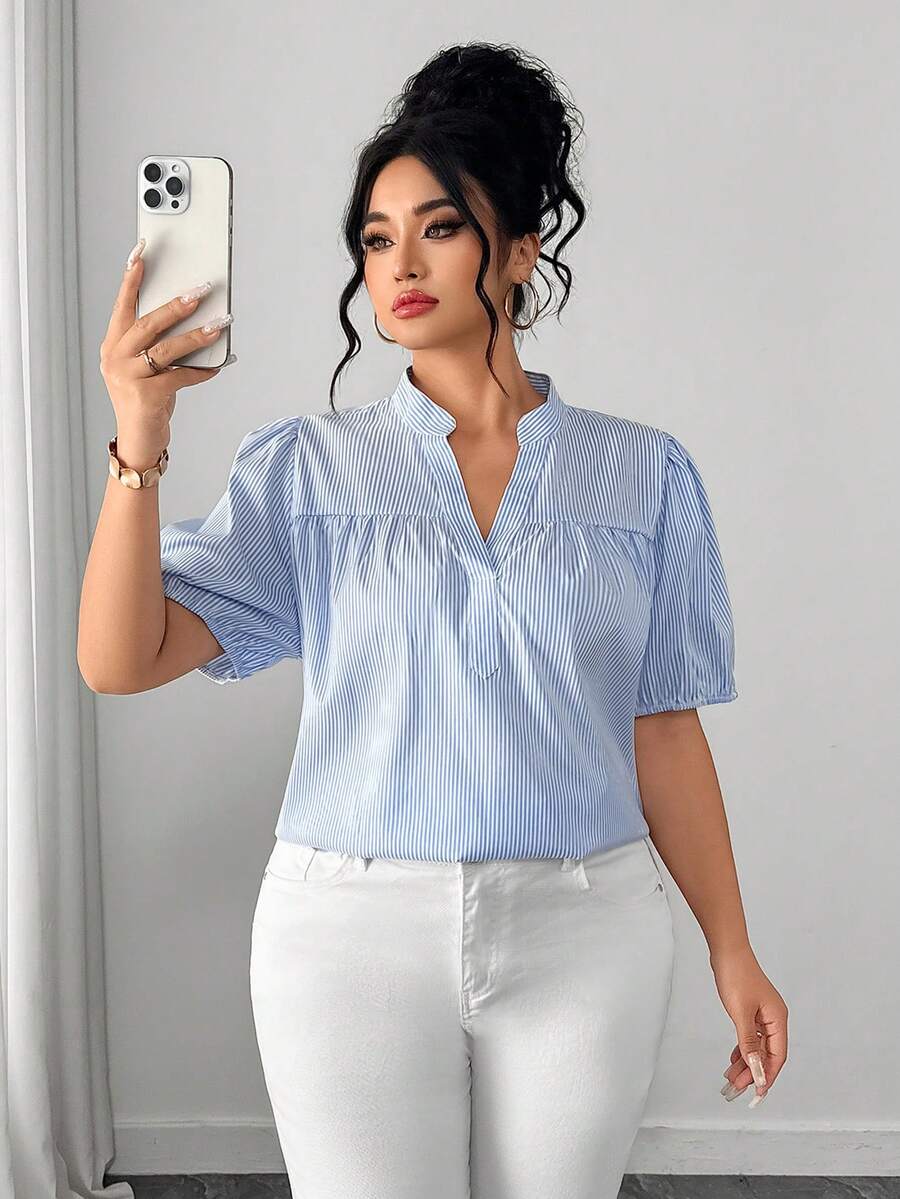 Elenzga 大码女装畅销款法式极简V领条纹泡泡袖短袖衬衫，修身显瘦，适合日常通勤和外出穿着。 - 彩色 - 查看 1