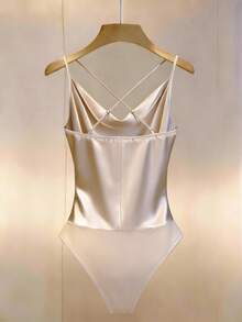 GlowEve CURVE Áo liền thân satin cổ khoét sâu dành cho nữ cỡ lớn - Màu be - Xem 2