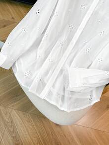 GlowEve CURVE 大码女式镂空刺绣沙滩度假长袖衬衫和短裤休闲两件套 - 白色 - 查看 5