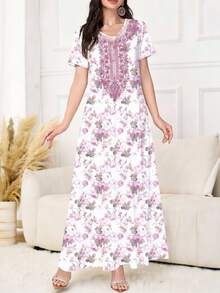 Al Najma 女士优雅V领短袖印花针织连衣裙，适合外穿或叠穿，是约会、度假、日常休闲、派对、节日、春夏的理想之选。女士休闲长裙，印花连衣裙，女士长裙，及地长裙，女士长款连衣裙 - 白色 - 查看 3