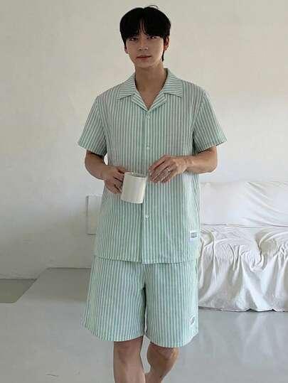 DAZY Bộ đồ ngủ nam mùa hè gồm áo sơ mi ngắn tay và quần short.