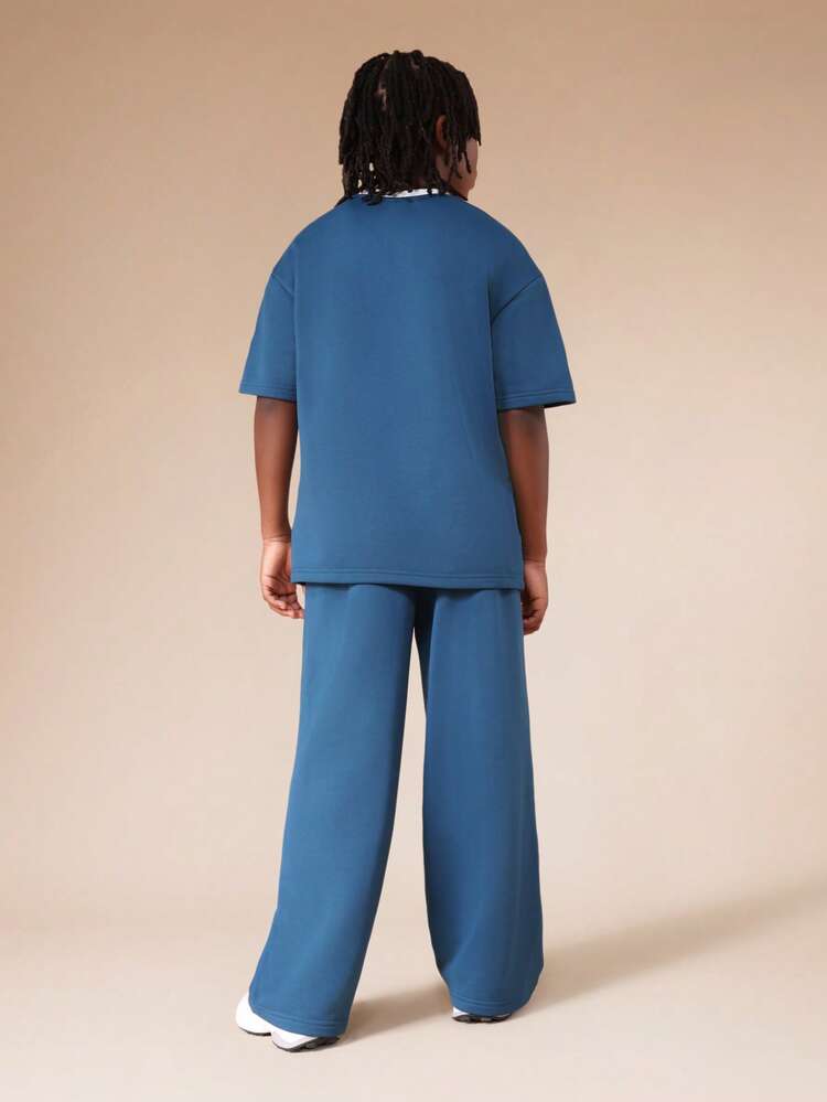 オーバーサイズTシャツとワイドレッグパンツのセット