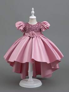 Glamorique Kids 粉色缎面女童连衣裙，饰有闪亮的泡泡袖、前短后长的拖尾，以及精致的花卉装饰，尽显公主风范，适合儿童花童角色、婚礼庆典和生日派对穿着。 - 乾枯玫瑰色 - 查看 6