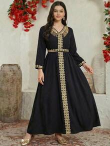 Bộ 2 món váy truyền thống Ả Rập thanh lịch dành cho thiếu nữ, màu đen cổ chữ V, viền cổ áo thêu ren vàng tinh xảo, tay lửng phía trước, thắt eo, xẻ tà dài màu vàng, mang đến vẻ sang trọng, kiểu Jalabiya. - màu đen - Xem 3