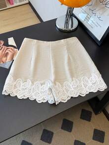 SHEIN Elenzya 优雅夏季束腰杏色蕾丝边女士短裤 - 杏色 - 查看 2