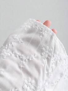 Sweetra 女士新款时尚百搭上衣，刺绣提花蕾丝饰边白色面料吊带背心 - 白色 - 查看 8