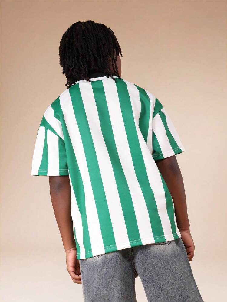 Polo de rayas verticales con cuello