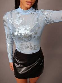 Silquee 性感立领几何网纱长袖衬衫，黑色底色搭配金色箔印，丝滑可拆卸领子，修身透视上衣，适合休闲、约会、夜店、派对、鸡尾酒会等场合。 - 淺藍色 - 查看 5